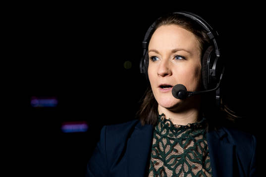 C Mores kommentator  Lena Sundqvist