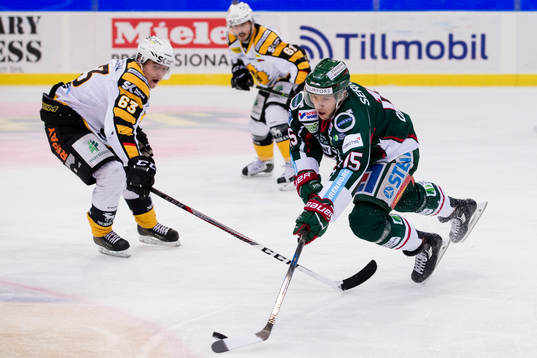 Frölundas Matt Donovan mot Skellefteås Sebastian Aho
