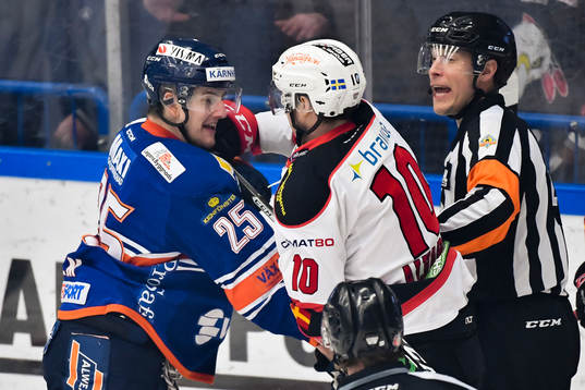 Växjös Philip Holm och Malmö Redhawks Robin Alvarez