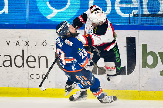 Växjös Ville Leino och Malmö Redhawks Noah Welch