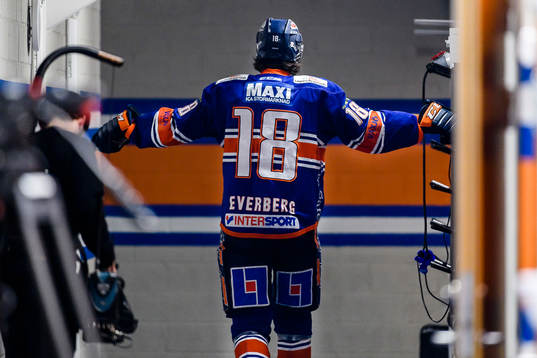 Växjös Dennis Everberg får matchstraff och deppar och
