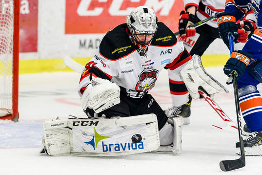 Malmö Redhawks målvakt Cristopher Nihlstorp fokuserar på