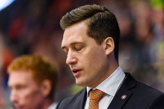 Växjös tränare Sam Hallam deppar