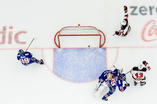 Malmö Redhawks Frederik Storm jublar