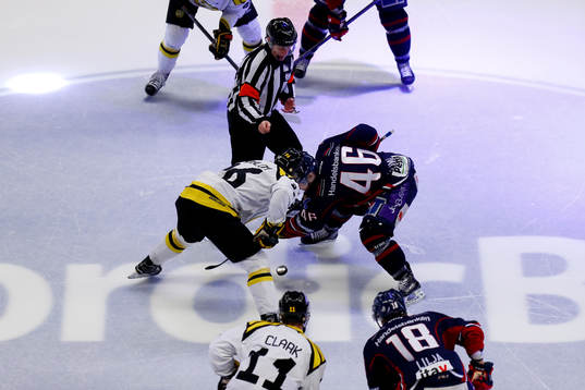 Nedsläpp mellan Linköpings Mathis Olimb och Brynäs Oskar