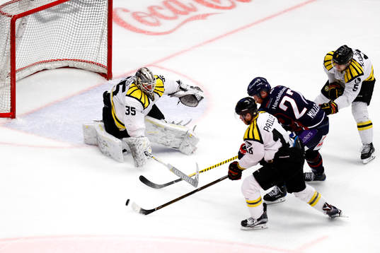 Linköpings Marcel Müller och Brynäs Lukas Kilström,