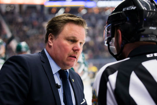 Färjestads tränare Leif Carlsson missnöjd med ett domslut