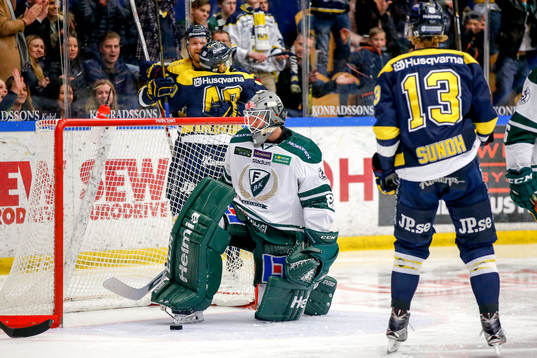 s Ted Brithén, Pär Arlbrandt och Oscar Sundh jublar och