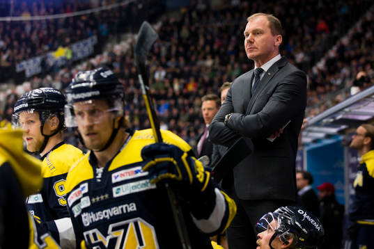 s tränare Johan Lindbom