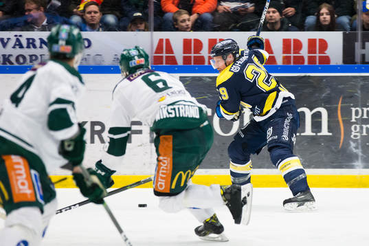 s Anton Bengtsson skjuter