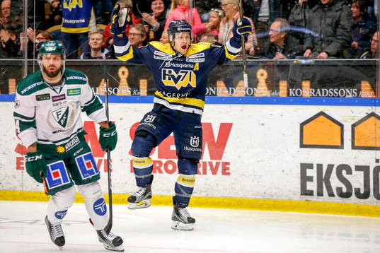 s Simon Önerud jublar