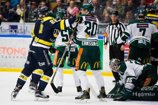 s Anton Bengtsson och Färjestads Joel Eriksson Ek