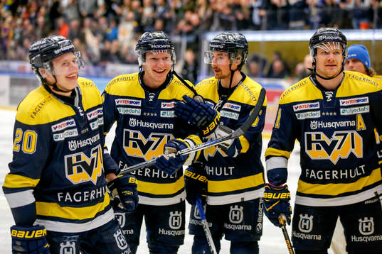 s Andreas Borgman jublar med lagkamrater