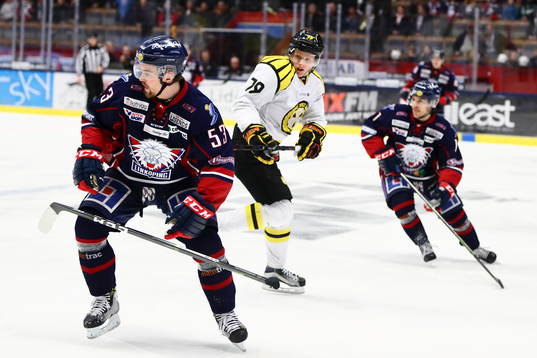 Linköpings Eddie Larsson tappar klubban