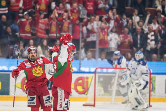 Moras Matias Lassen jublar
