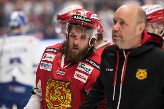 Moras Alex Aleardi  i ishockeymatchen i direktkvalet till