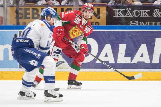 Moras Otso Rantakari  i ishockeymatchen i direktkvalet till