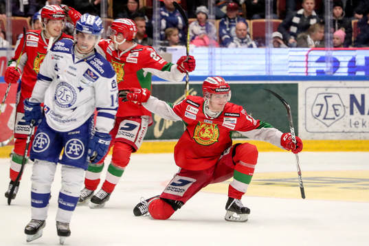 Moras Pierre Engvall jublar