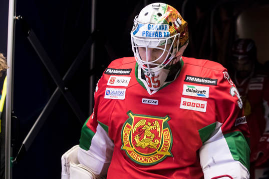 Moras målvakt Christian Engstrand på väg in för 3e