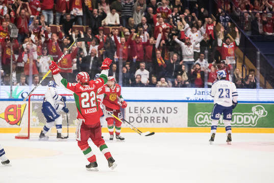 Moras Matias Lassen jublar