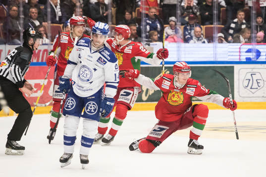 Moras Pierre Engvall jublar