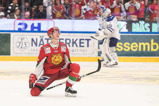 Moras Pierre Engvall jublar