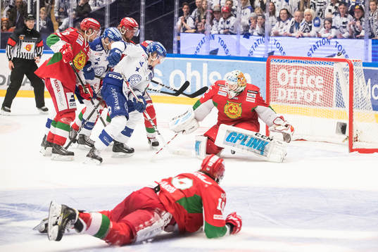 chans för Leksands Patrik Norén framför Moras målvakt