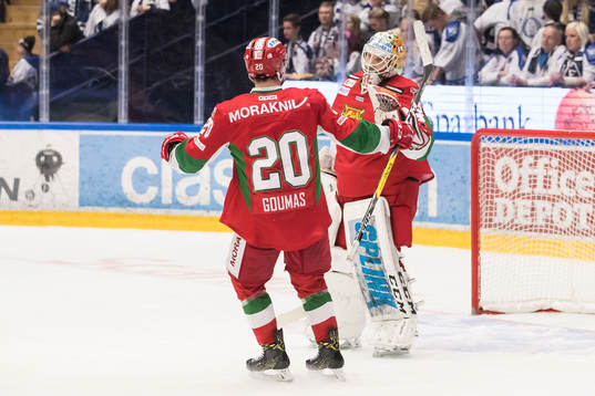 Moras Kevin Goumas och målvakt Christian Engstrand jublar