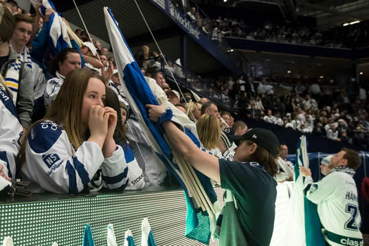 Leksands fansen nervösa innan ishockeymatchen i