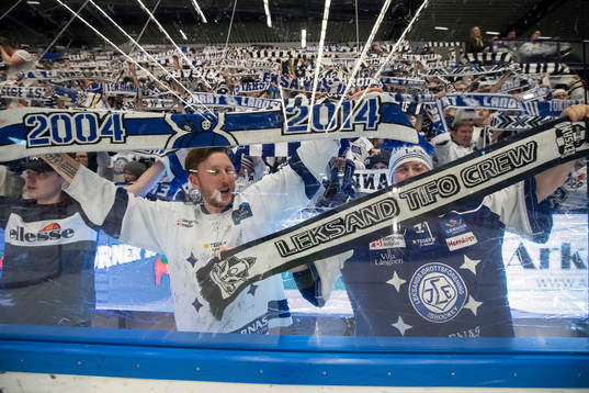 Leksands fansen innan ishockeymatchen i direktkvalet till