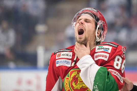 Moras Mathias Bromé  i ishockeymatchen i direktkvalet till