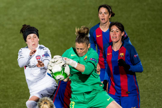 Rosengårds Ella Masar och Barcelonas målvakt Sandra Paños