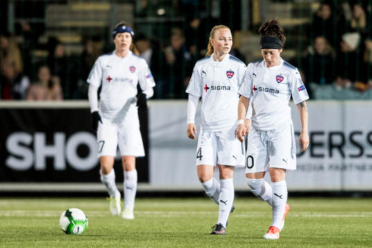 Rosengårds Ebba Wieder och Ella Masar deppar