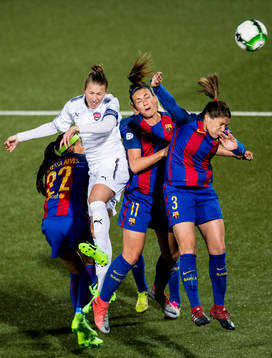 Rosengårds Emma Berglund nickar