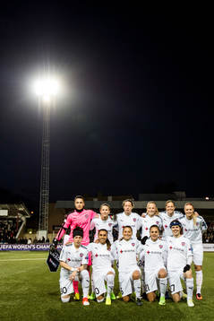 Rosengårds startelva ställer upp för en lagbild, övre