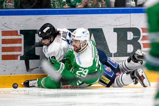 Rögles Ludvig Rensfeldt och Karlskogas Alexandre Lavoie