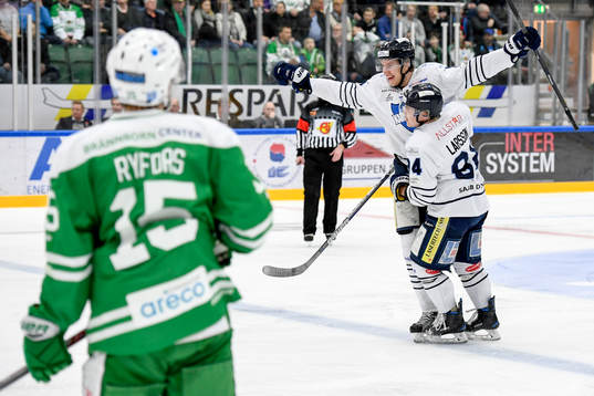 Karlskogas Victor Ejdsell jublar