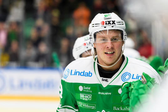 Rögles David Åslin jublar med båset