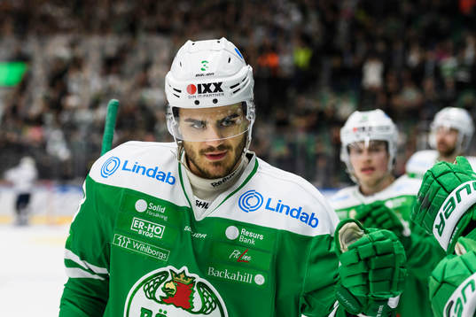 Rögles Almen Bibic jublar med båset
