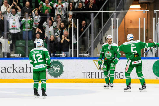 Rögles Jack Connolly (v) och Alen Bibic (h) jublar med