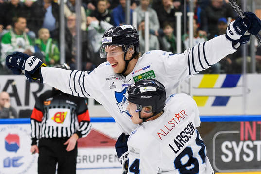 Karlskogas Victor Ejdsell och Henrik Larsson jublar