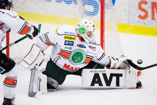 Kristianstads målvakt Joel Gistedt gör en räddning