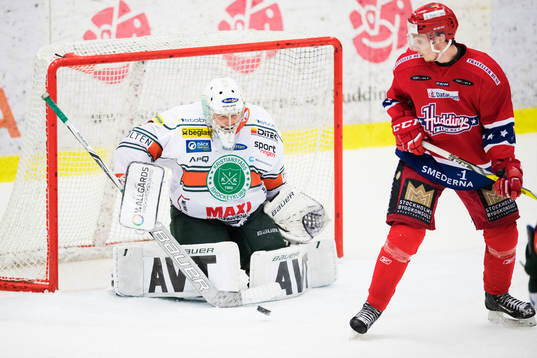 Kristianstads målvakt Joel Gistedt gör en räddning