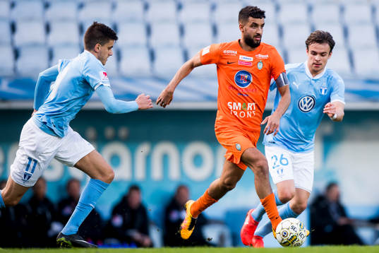 Eskilstunas Omar Eddahri jagas av Malmö FFs Alexander