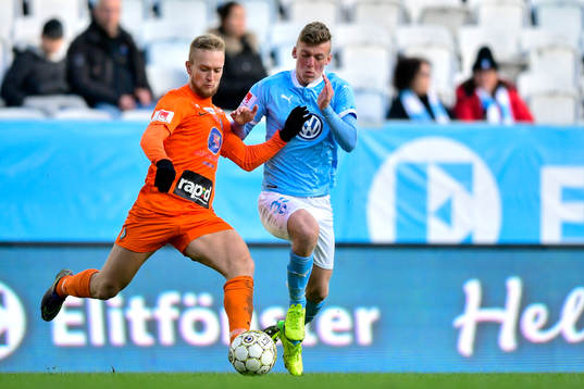 Eskilstunas Alexander Michell och Malmö FFs Teddy Bergqvist