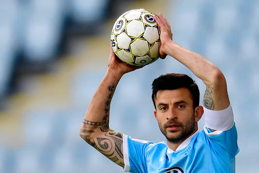 Malmö FFs Behrang Safari kastar inkast