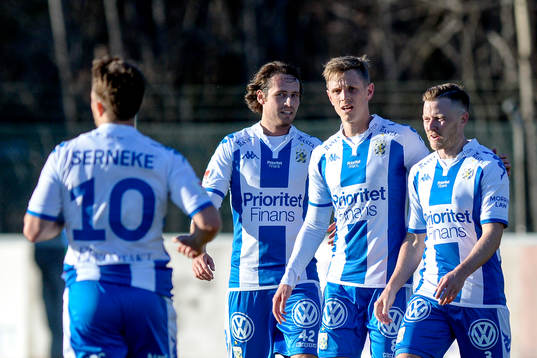 IFK Göteborgs Tobias Hysen jublar med lagkamrater