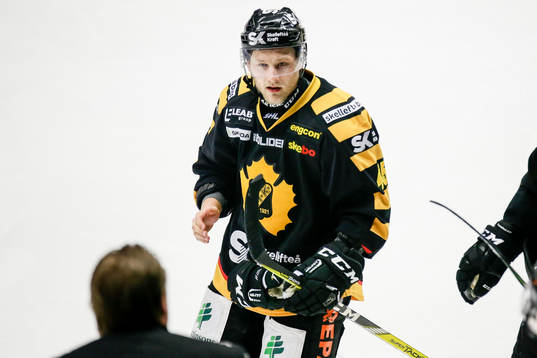 Skellefteås Oscar Möller jublar
