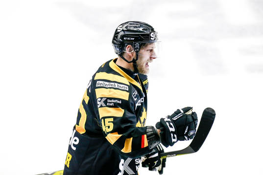 Skellefteås Oscar Möller jublar