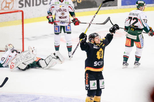 Skellefteås Oscar Möller jublar